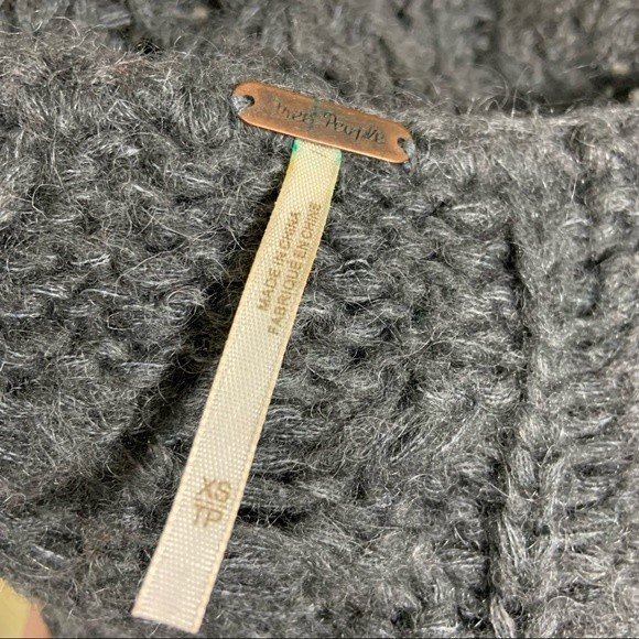 Free People Gray Chucky Knit Cropped Sweater Sz XS - Picture 6 of 6